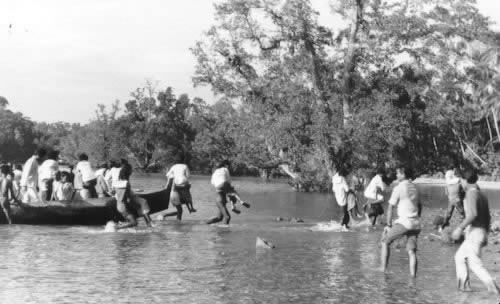 Boats from Rumahkai arriving at shore of Rutong